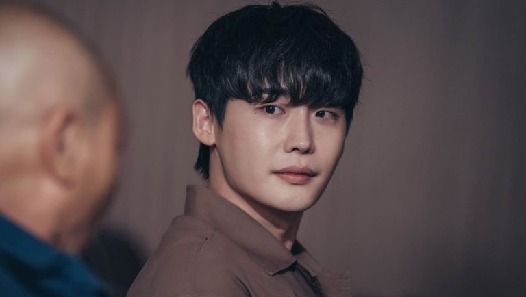 El thriller K-Drama de Lee JongSuk «Big Mouth» aumenta en intensidad y clasificaciones a medida que registra un récord masivo en Disney+