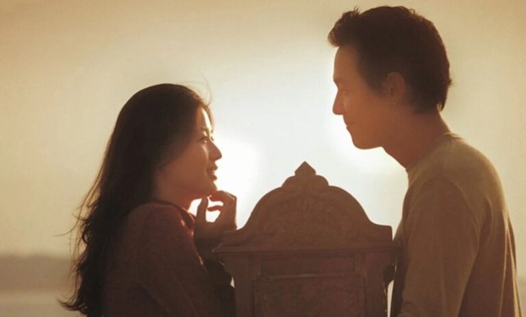 This movie, starring Lee Jung Jae and Jun Ji Hyun, is the first Korean movie to be remade by Hollywood